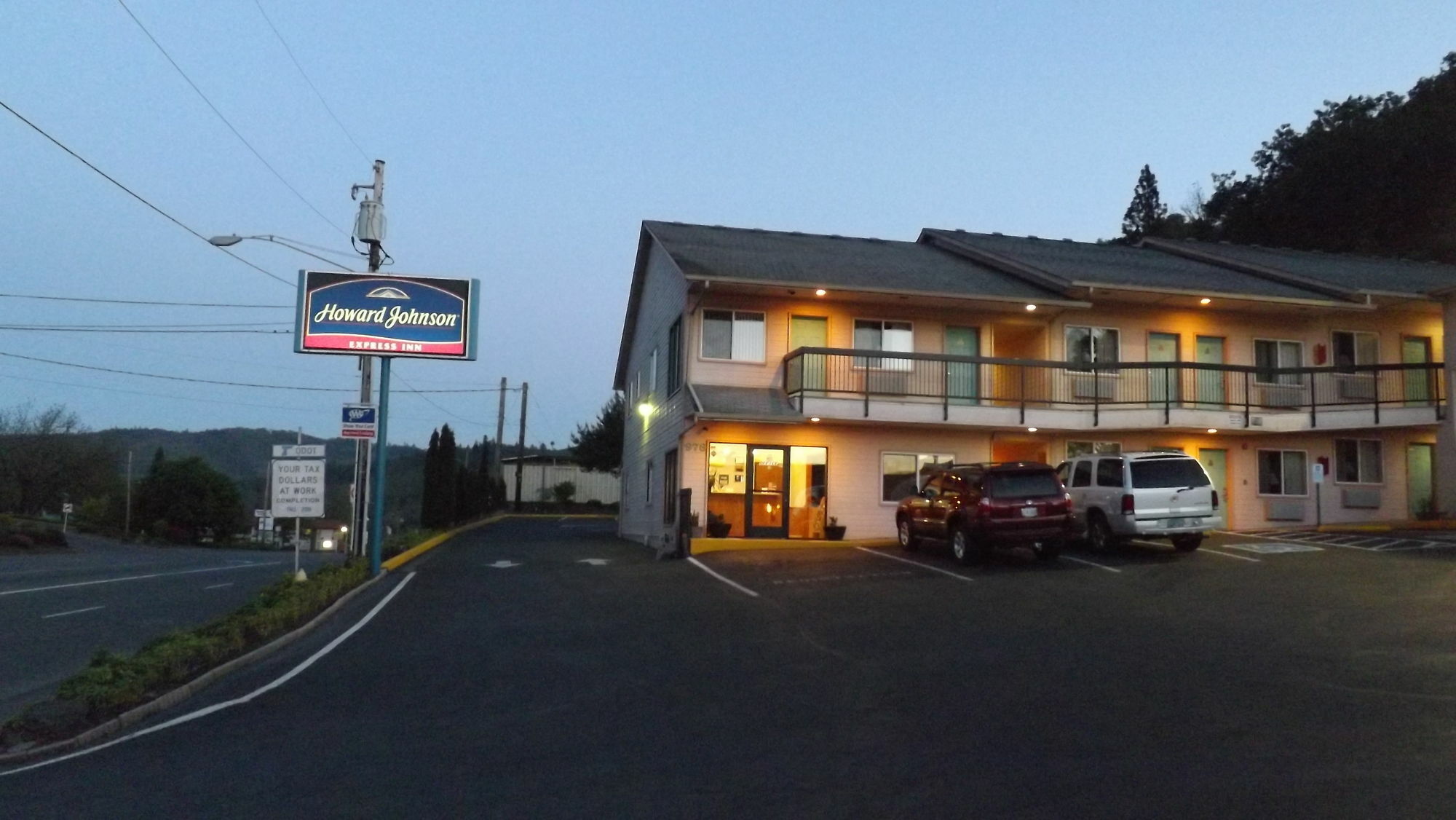 Howard Johnson By Wyndham Roseburg Eksteriør bilde